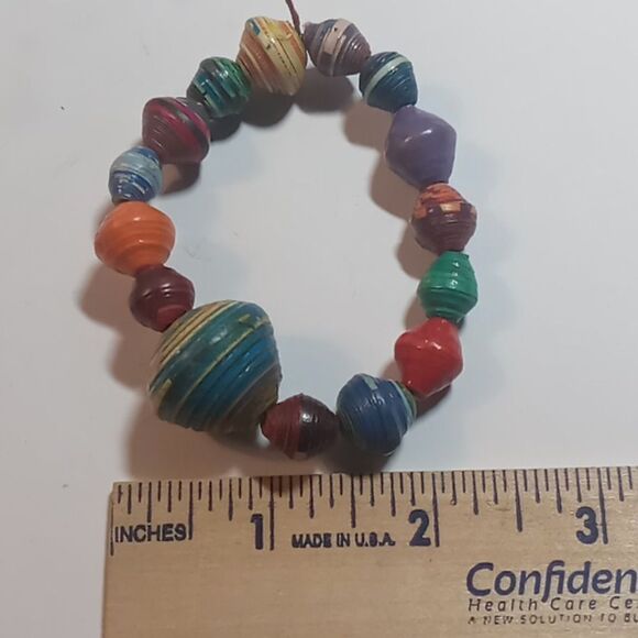 Paper bead bracelet - Picture 2 of 3